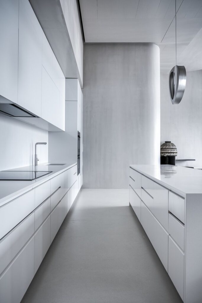 High-Gloss White Cabinets for a Minimalist Finish